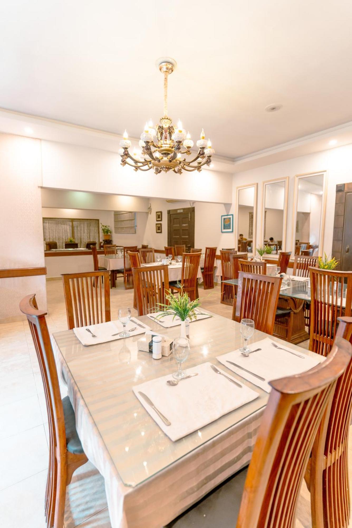 Vip House Peshawar Hotel Exterior foto