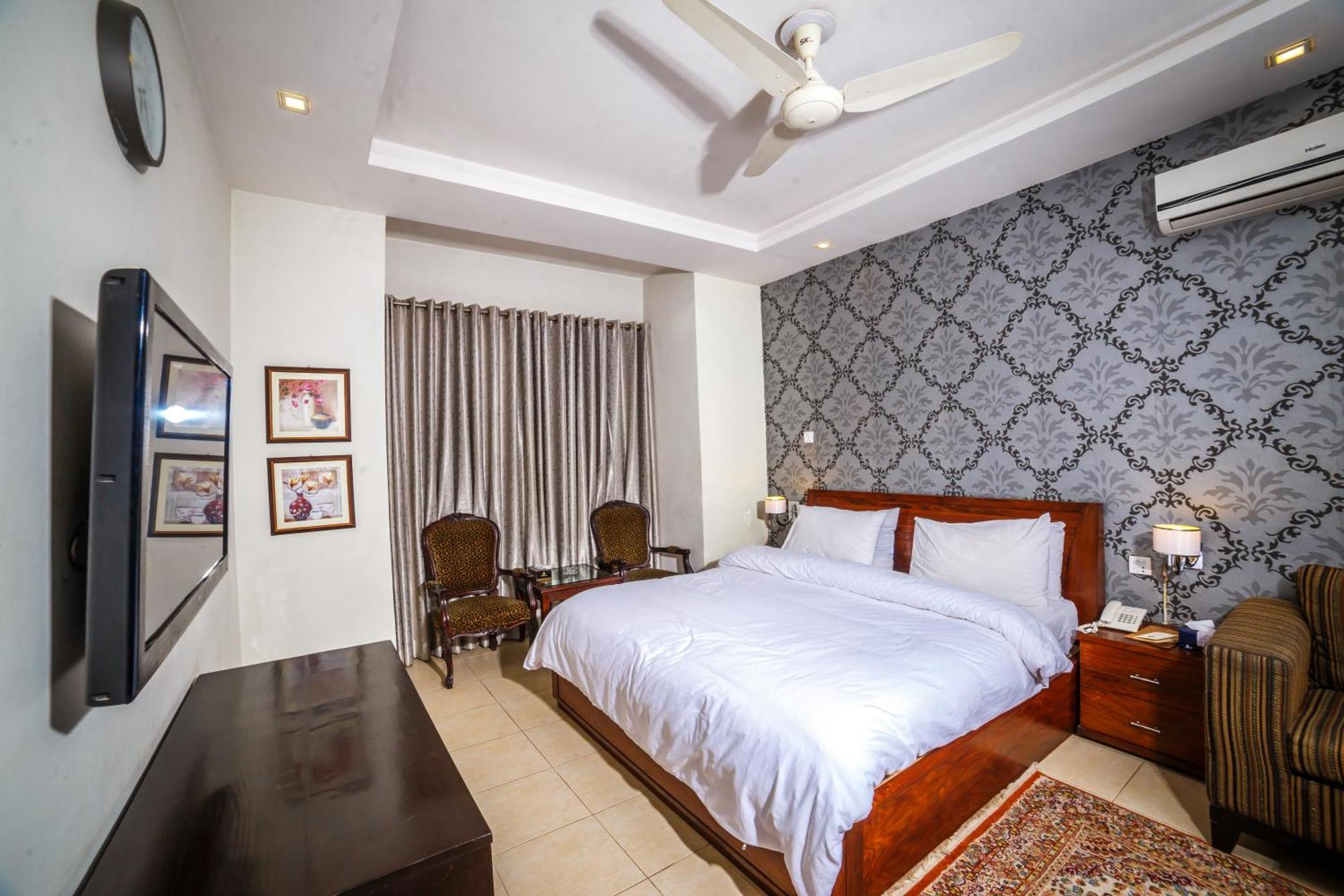 Vip House Peshawar Hotel Exterior foto