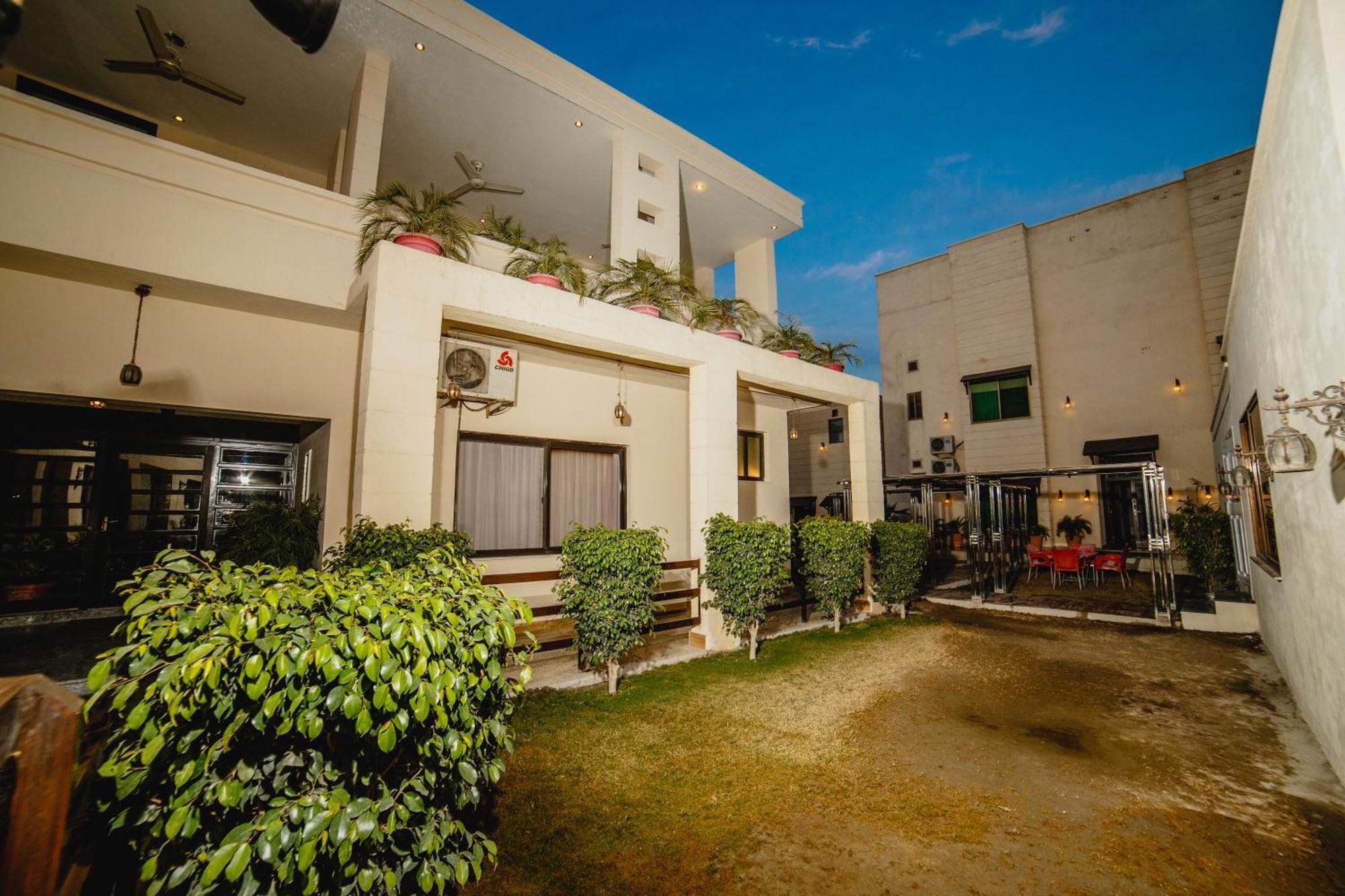 Vip House Peshawar Hotel Exterior foto